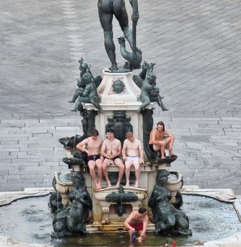 20 Tourists Showing That Travel Can't Fix Entitlement