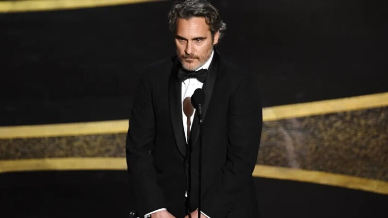 25 Strange Celebrity Speeches That Range From Awkward to Disastrous