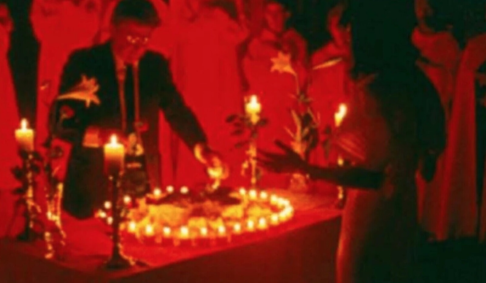 15 Photos Showing What it Looks Like to Be in a Cult | Cracked.com