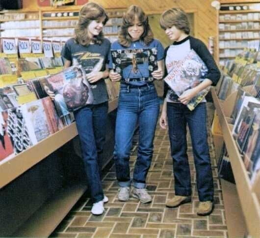 What Going to the Mall Looked Like on an '80s Weekend