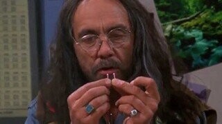 32 Random Bits of Pop-Culture Trivia Perched Delicately Inside of an Open Clamshell