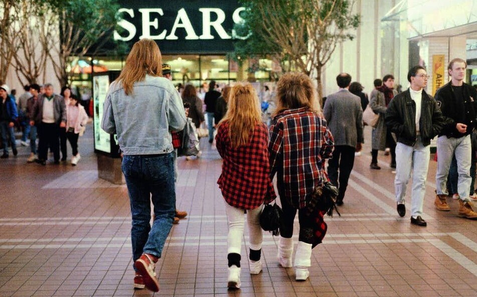What Going to the Mall Looked Like on an '80s Weekend
