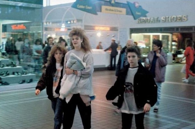 What Going to the Mall Looked Like on an '80s Weekend