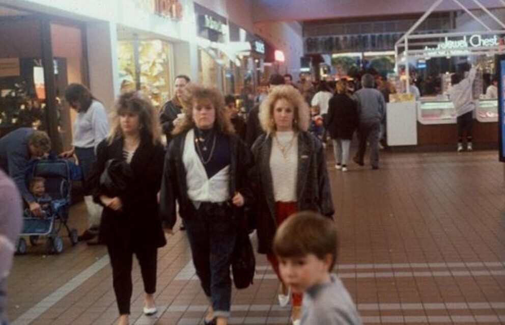 What Going to the Mall Looked Like on an '80s Weekend