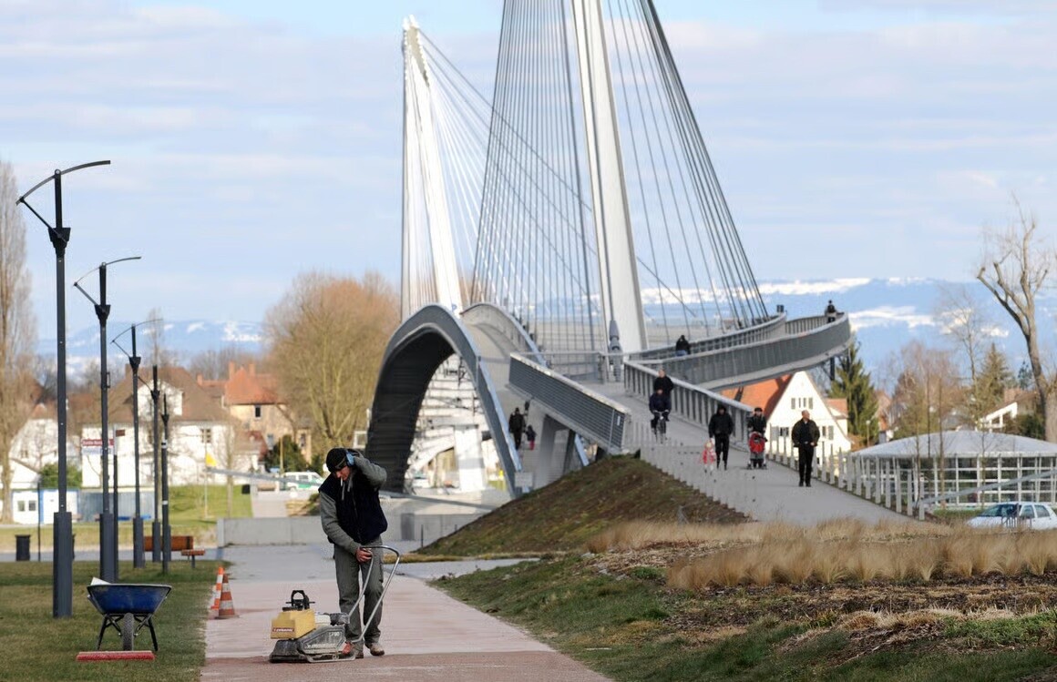 20 of the World's Most Useless Borders