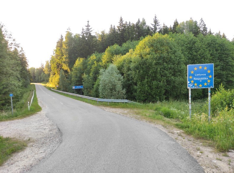 20 of the World's Most Useless Borders