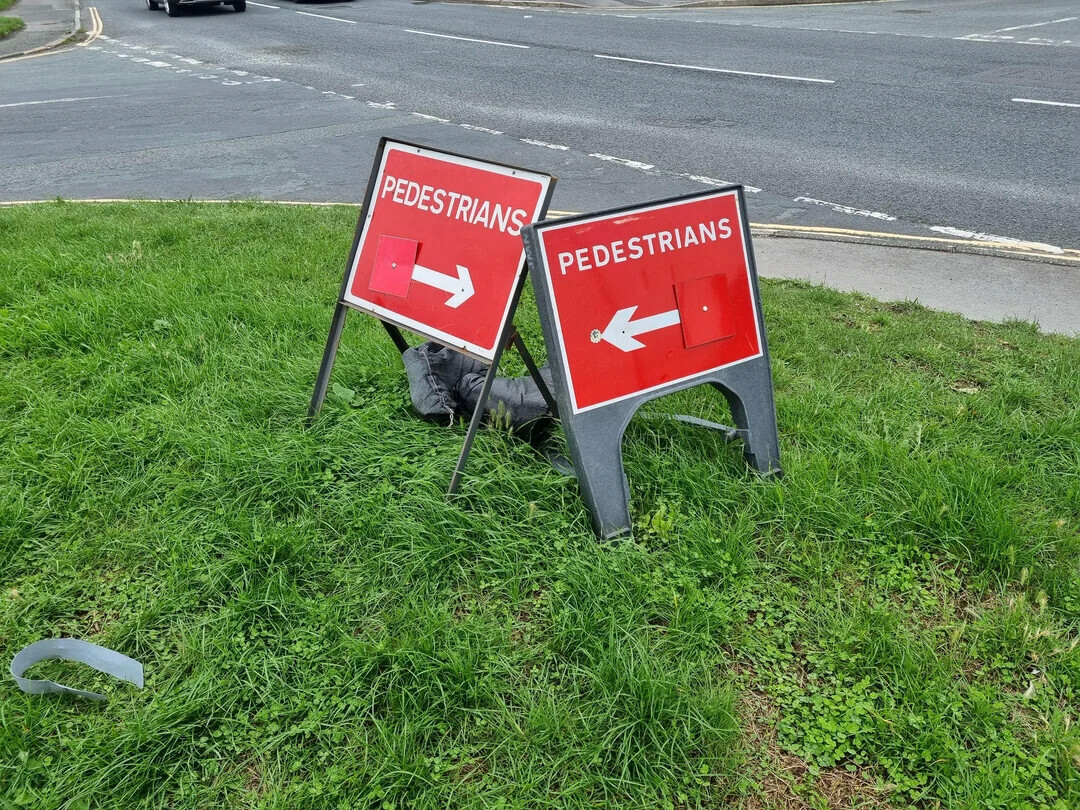 20 Signs Somehow Making Things Even More Confusing | Cracked.com