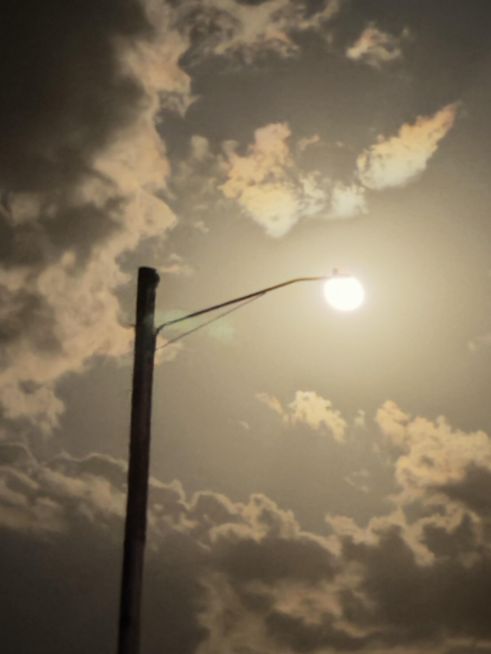 Candid Photos Peaking Into Life’s Most Real Moments