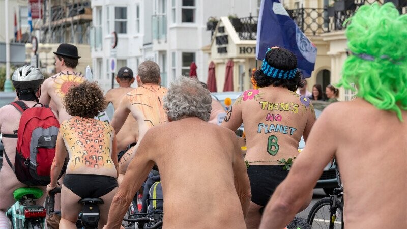 29 Nigh Unbelievable News Stories That Happened Right Here on Earth