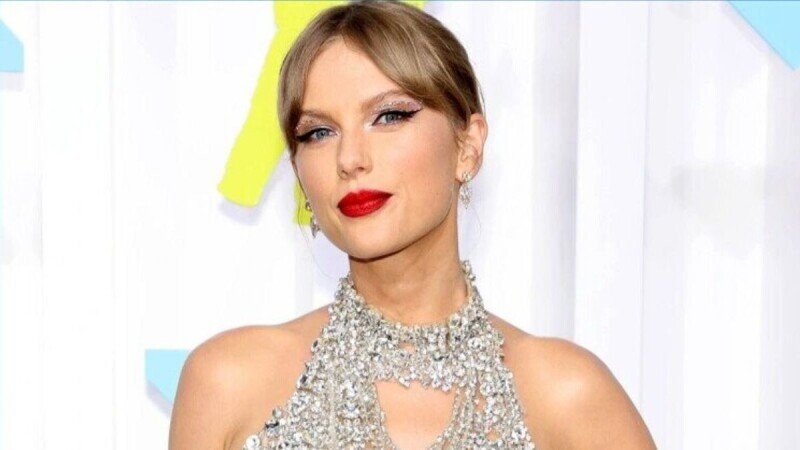 32 Pop-Culture Facts That Are Climbing All Over Each Other for Your Attention