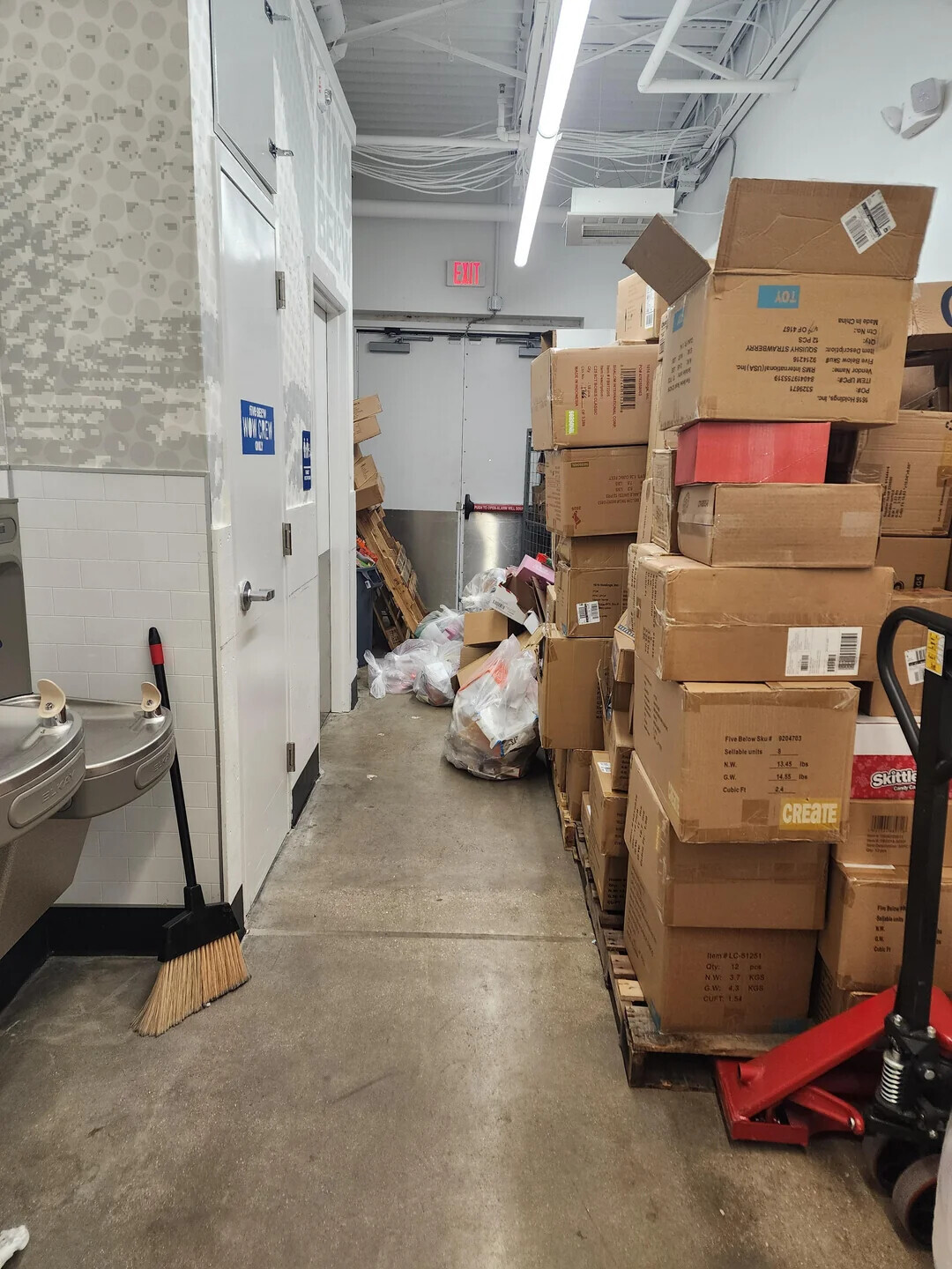 EXIT AOL Made In China مد Ctn No. EIN STRAWBERRY SQUISHY Description Item 31 BR Sku# Five Below EN - Vendor Name: 11962CS ITEM UPC#: #0d the 1616Holdings. CRE IT Ebc Five Below Sku # 9204703 N.W. 13.45 Ihr G.W 14.55 lbs Skittle Cubic Ft CREATE IN EN Rem@LC-81251 Qty. 12 pos N W 37 KGS G.W. 4.3 KGS CUFT 1.54