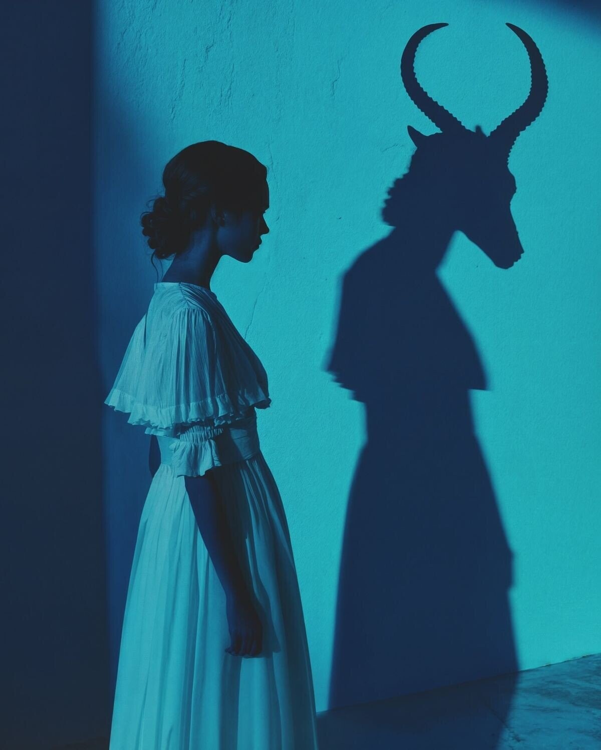 Photos That Look Normal Until You Notice Something Terrifying