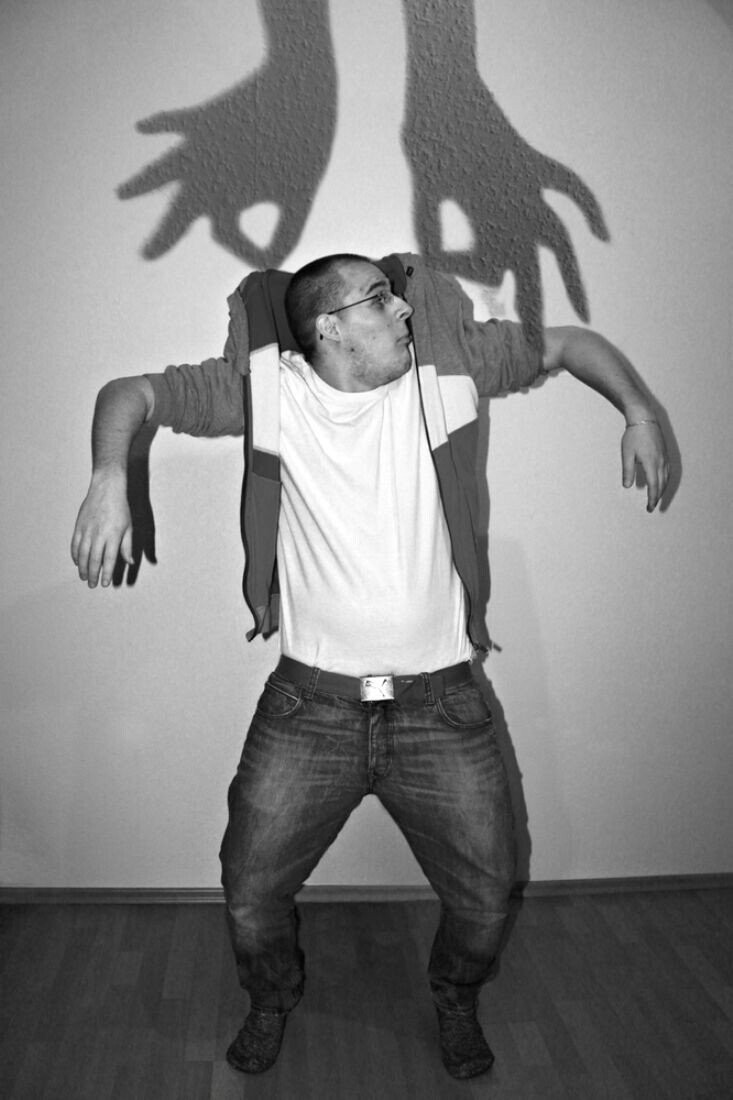 Photos That Look Normal Until You Notice Something Terrifying