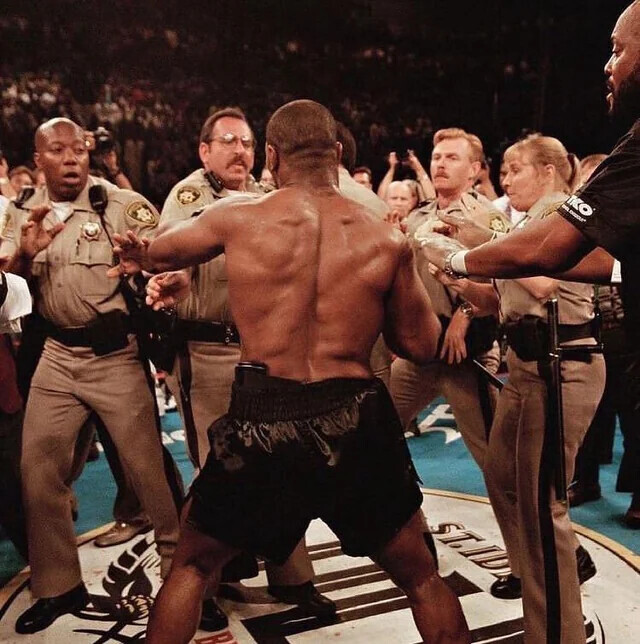 What it Looked Like to Work in Vegas At the Height of Glitz