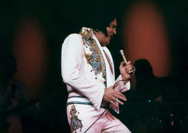 What it Looked Like to Work in Vegas At the Height of Glitz