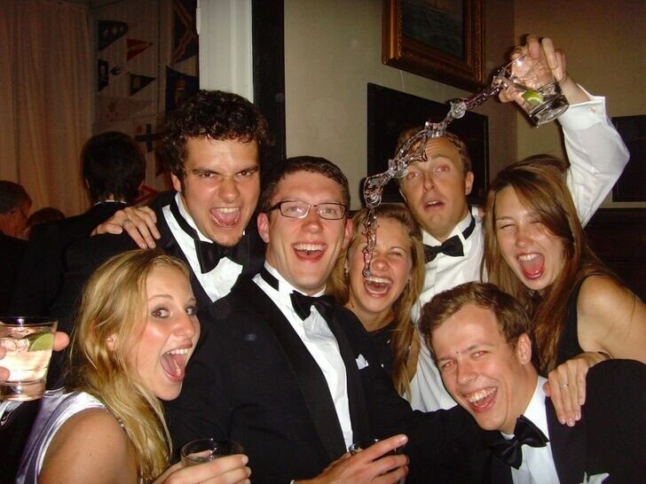 Photos of People Who Totally Regret Getting Posted