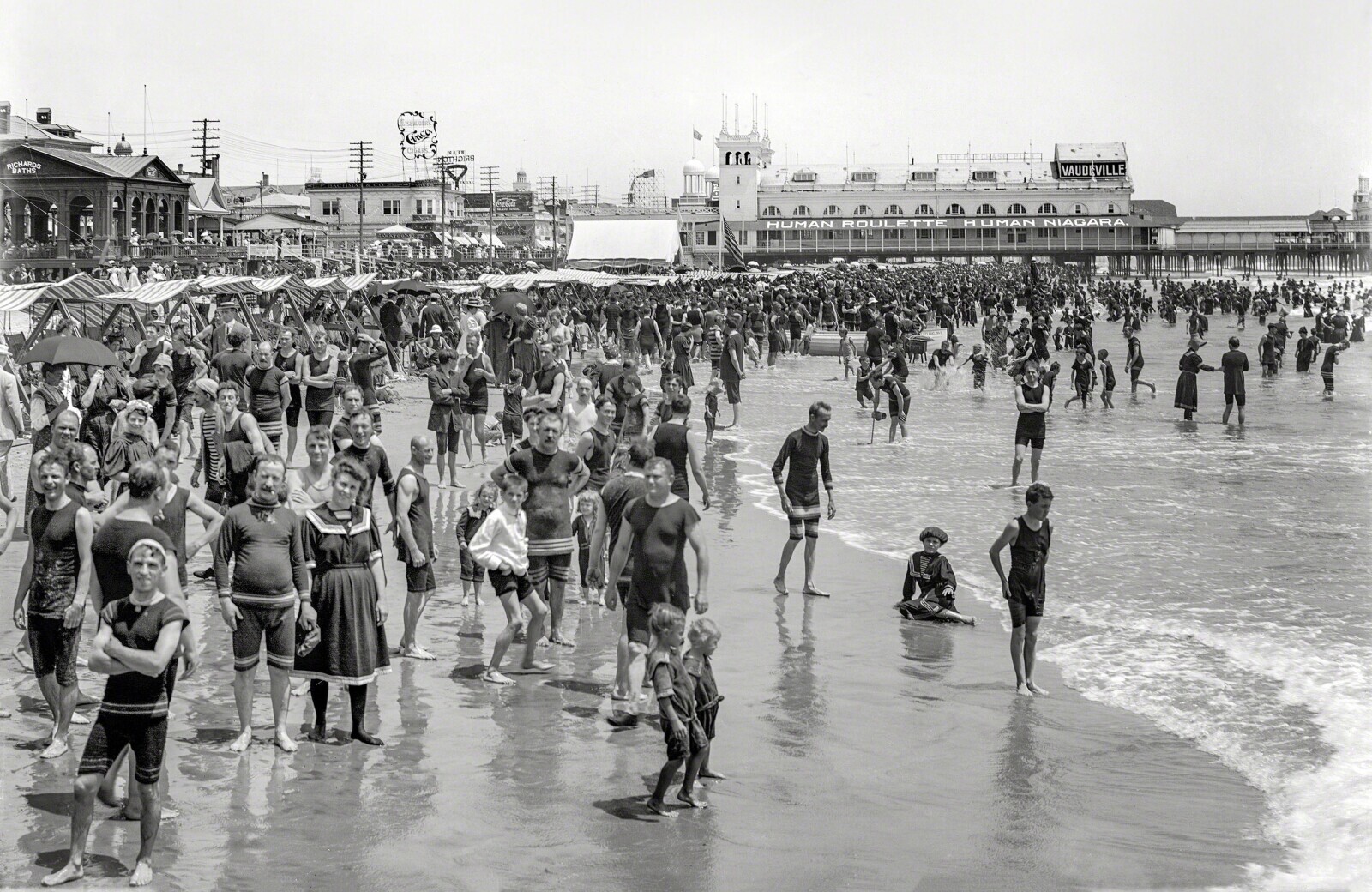 NA3N отнойя M RICHARDS BATHS VAUDEVILLE 4F a HUMAN ROULETTE HUMAN NIAGARA