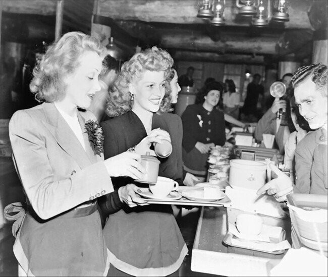25 Vintage Tinseltown Photos To Set The Scene