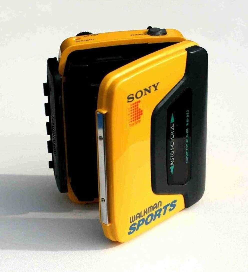 OPR/DATT VOL PHONES SONY AUTO REVERSE CASSETTE PLAYER WM-B53 WALKMAN SPORTS