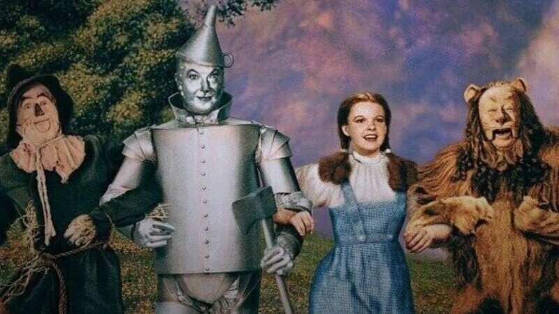 32 Random Bits of Movie Trivia to Take to A Matinee and Share Lemon Drops With