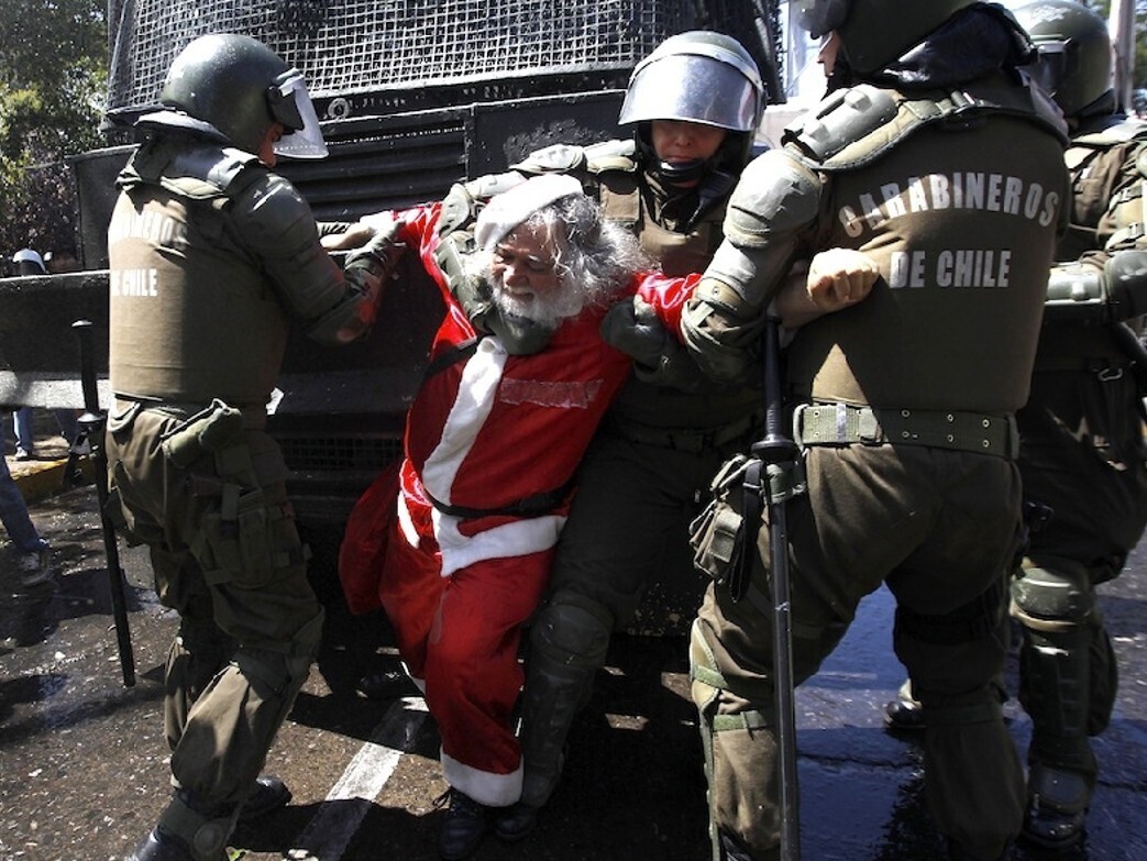 20 Photos Showing if the Grinch Ran Christmas