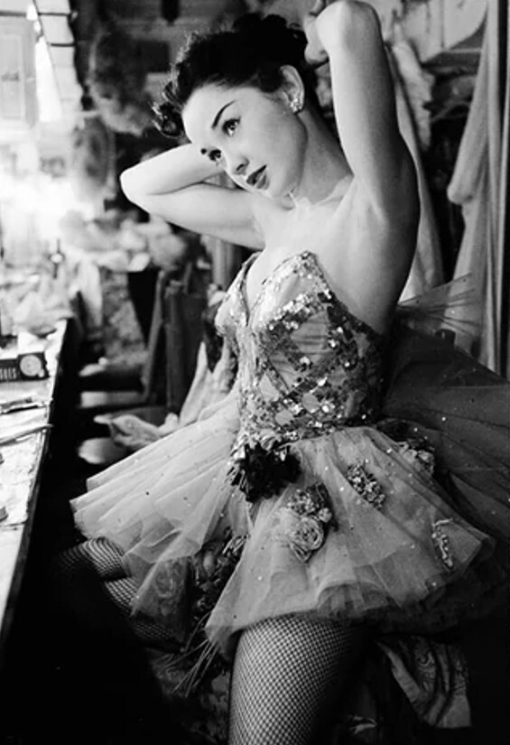 What it Looked Like to Work in Vegas At the Height of Glitz