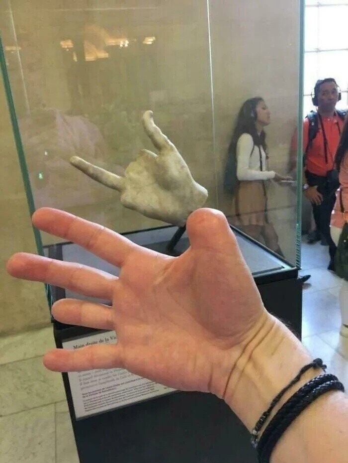 Main douits de la Vie - U Bare John - -