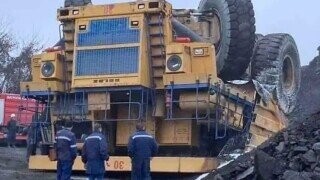 Photos Where No One Should Be Using Heavy Machinery