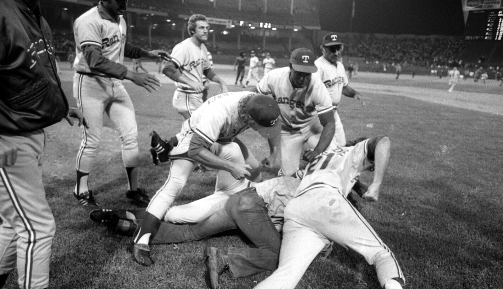 10 Times Major Sporting Events Were the Side Show | Cracked.com