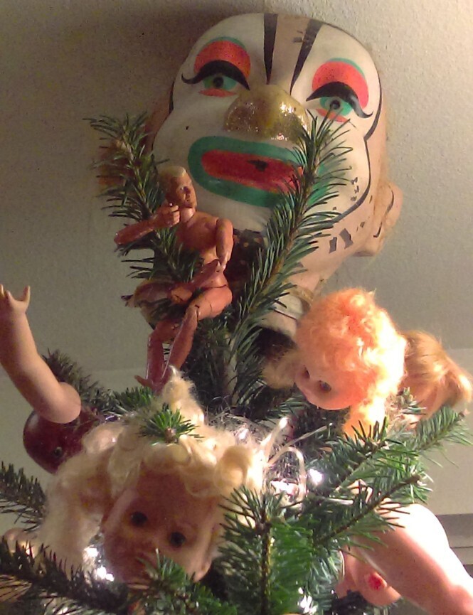 20 Photos Showing if the Grinch Ran Christmas