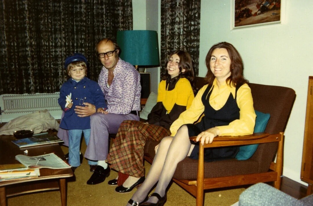 How to Go About Your Day, 1970s Style