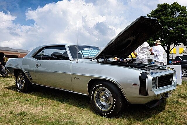 20 Classic Cars That Boomers Swear Were Faster Than A Spaceship