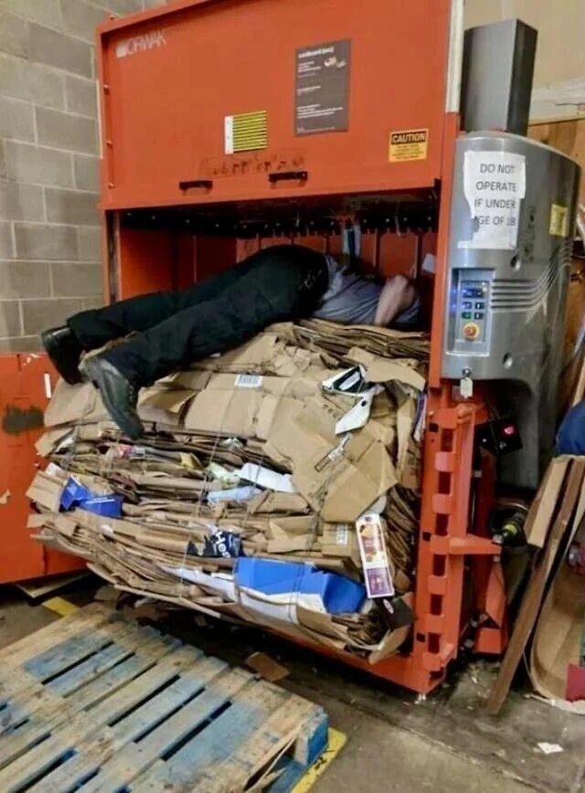 WORWAK - زان CAUTION - - DO NOT OPERATE IF UNDER GE OF 18 Hea