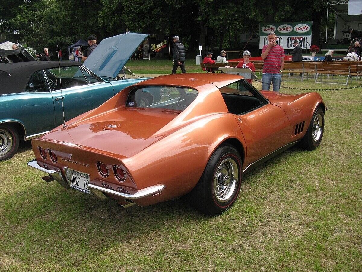 20 Classic Cars That Boomers Swear Were Faster Than A Spaceship