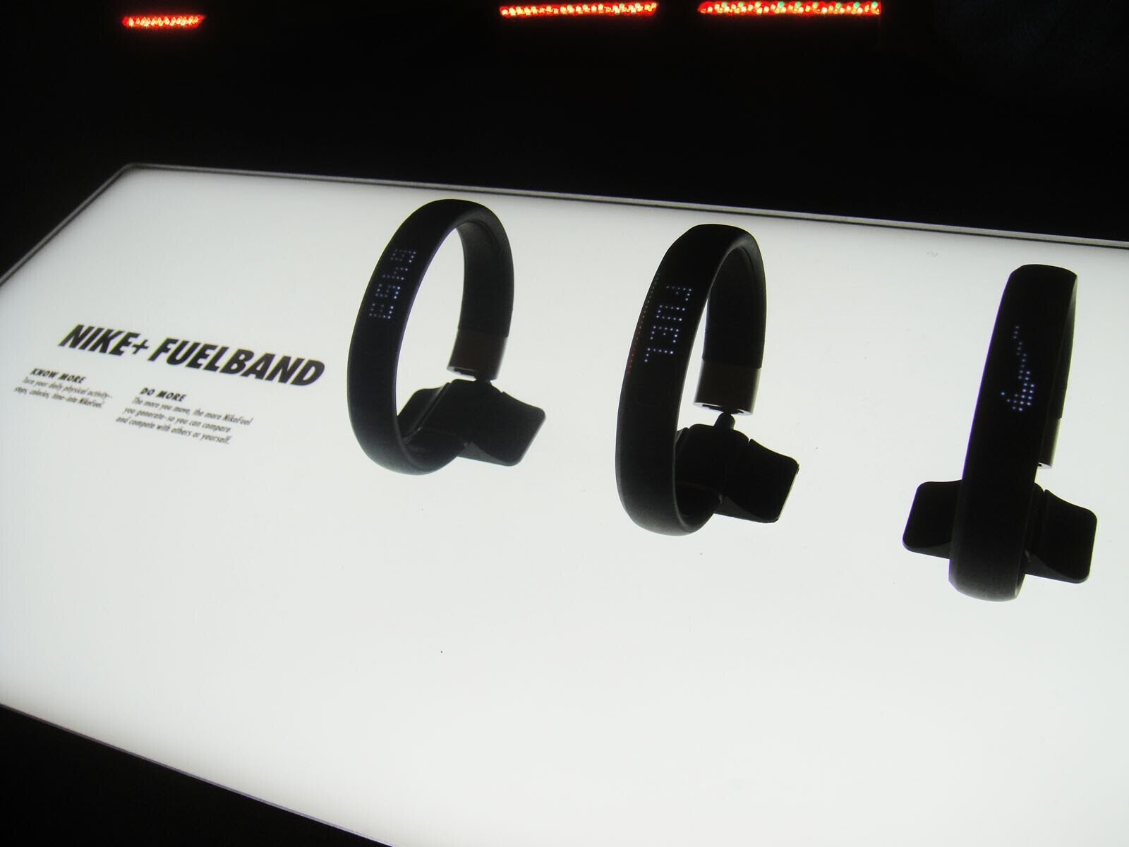 NIKE+ FUELBAND KNOW MORE DO MORE Mir day physical activity the - - more the more NikoFuel - ambies - - Mirrier you generande- - FOR con compare and commente with others or yourself