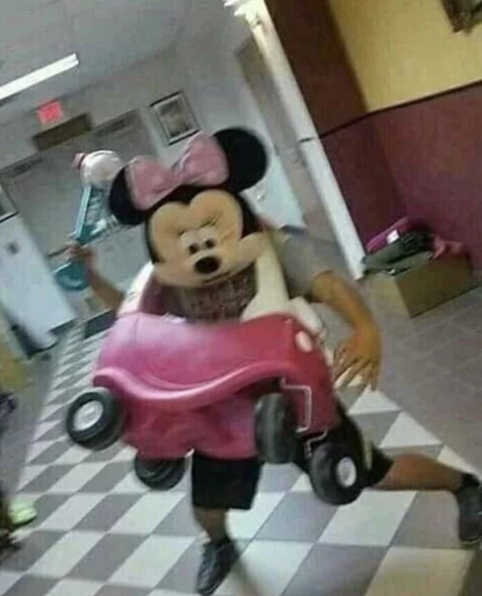 20 Photos Where We're Not Sure What's Going On