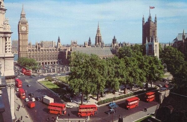 Photos Of Famous Monuments Before Tourists Took Over