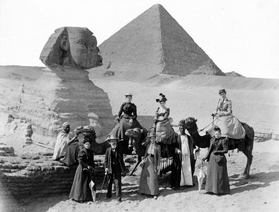 Photos Of Famous Monuments Before Tourists Took Over