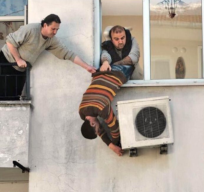 20 Photos Where People Clearly Lied on Their Resumes