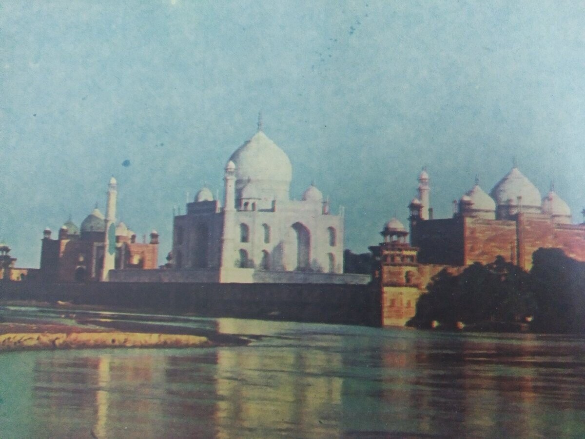 Photos Of Famous Monuments Before Tourists Took Over