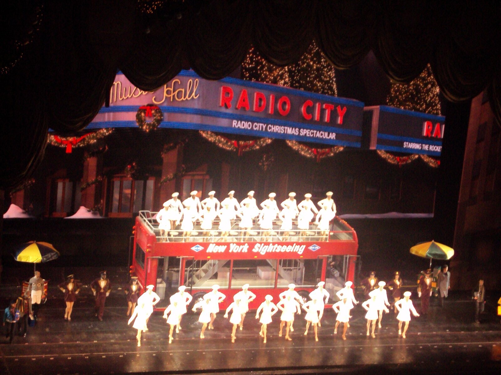 RADIO CITY Mus Hall RAI RADIO CITY CHRISTMAS SPECTACULAR STARRING THE ROCKE New York Sightseeing