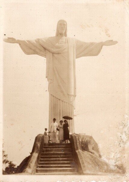 Photos Of Famous Monuments Before Tourists Took Over
