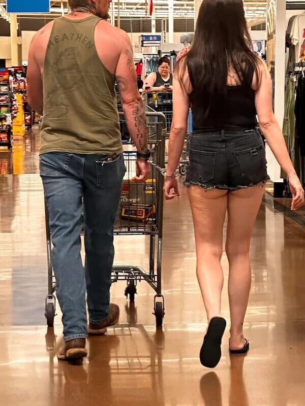 Photos Where People of Walmart Show Up and Show Out