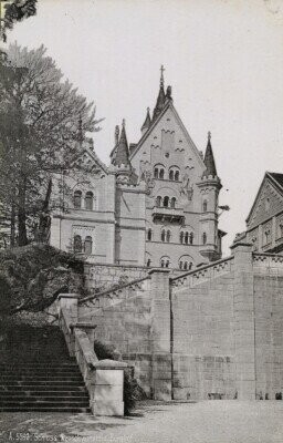 Photos Of Famous Monuments Before Tourists Took Over