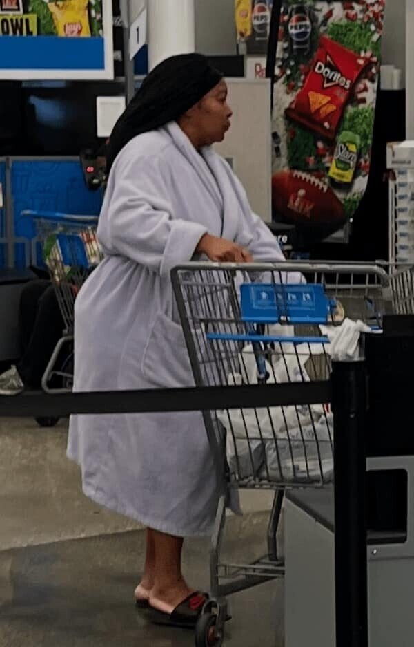 Photos Where People of Walmart Show Up and Show Out