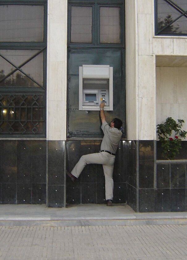 20 Photos Where People Clearly Lied on Their Resumes