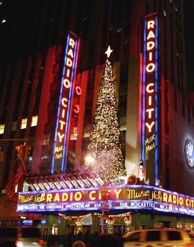 CITY RADIO CITY RADIO MUSIC Music ALL HALL Haer ONE Y Music Hall RADIO CIT Music Hall RADIO C THE ROCKETTES G IDY E IM - FC PRESENTS THE CHRISTMAS SPECTACULAR STA