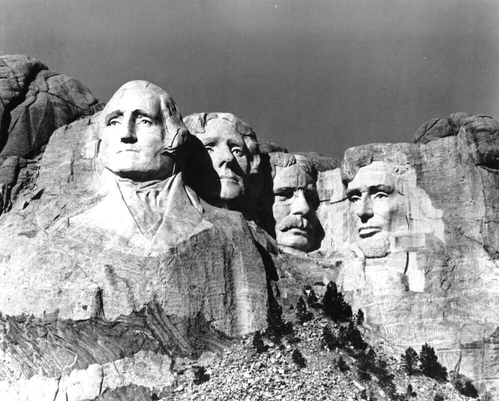 Photos Of Famous Monuments Before Tourists Took Over