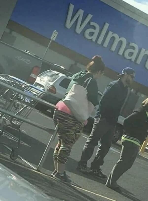 Photos Where People of Walmart Show Up and Show Out