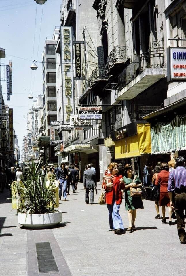 GIMN GINNAS SAUNA CREACIONES Daniel LENAS AMOCAS 00 DIRECTAMENTE . FEBRICA FARMACIA B Outline R OPTICA